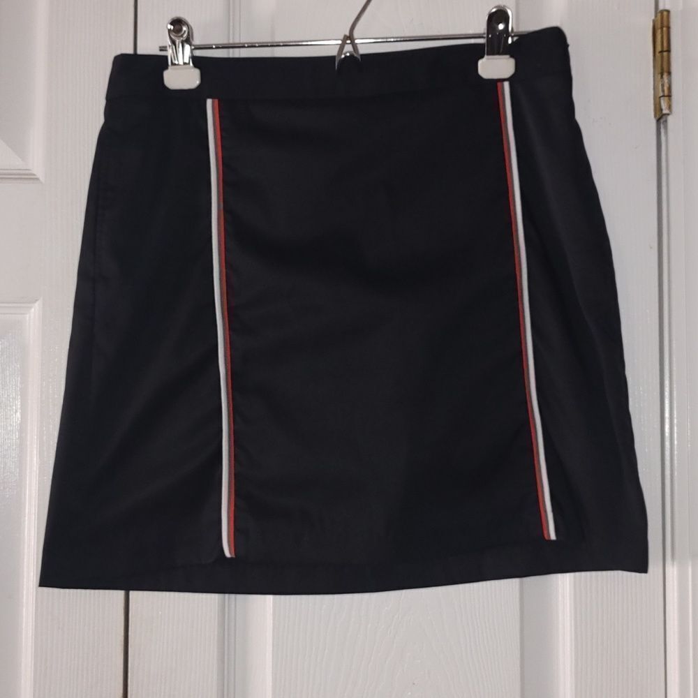 Greg Norman  Golf  black skort skirt  gray red white trim Sz 8